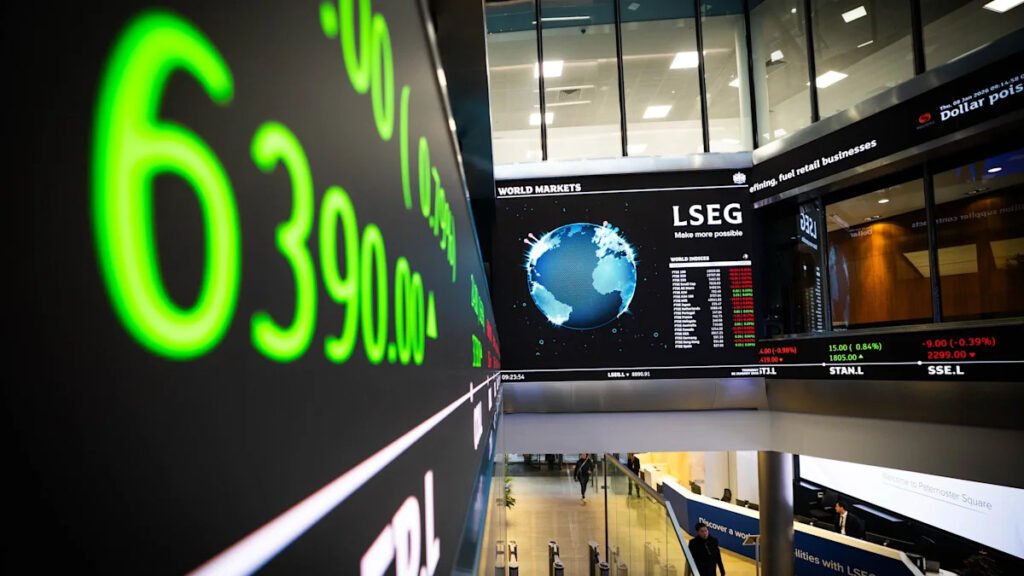 FTSE 100 climbs as oil prices dip on US FTSE 100 climbs as oil prices dip on US